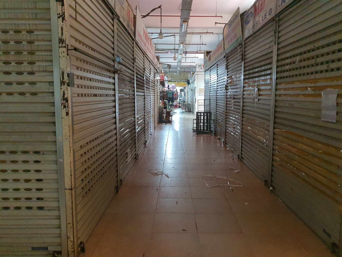 Các ki ốt cửa đóng, then cài.