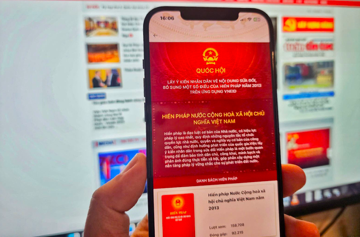 Nhân dân tích cực đóng góp ý kiến sửa đổi Hiến pháp qua ứng dụng VNeID. Nhân dân tích cực đóng góp ý kiến sửa đổi Hiến pháp qua ứng dụng VNeID.