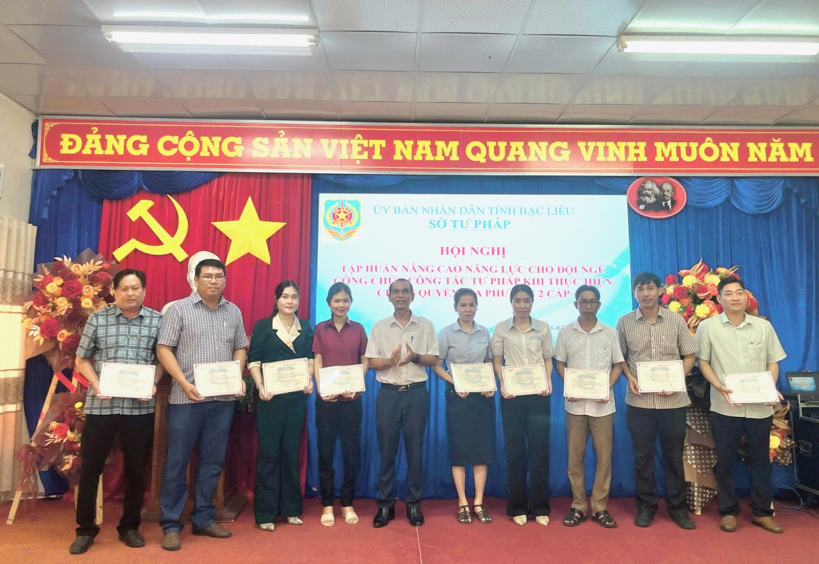 Bế mạc lớp tập huấn nâng cao năng lực cho đội ngũ công chức Tư pháp khi tổ chức chính quyền địa phương 2 cấp Bế mạc lớp tập huấn nâng cao năng lực cho đội ngũ công chức Tư pháp khi tổ chức chính quyền địa phương 2 cấp