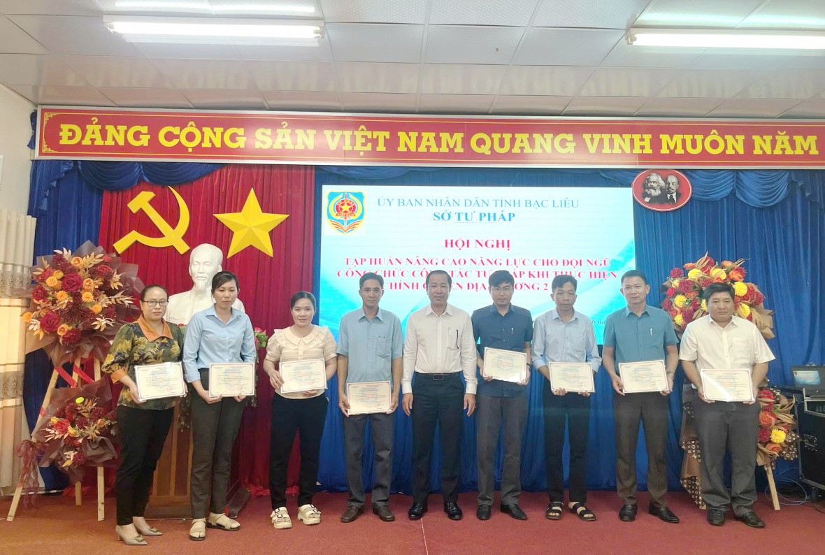 Bế mạc lớp tập huấn nâng cao năng lực cho đội ngũ công chức Tư pháp khi tổ chức chính quyền địa phương 2 cấp Bế mạc lớp tập huấn nâng cao năng lực cho đội ngũ công chức Tư pháp khi tổ chức chính quyền địa phương 2 cấp