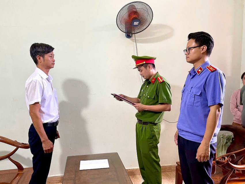 Cơ quan chức năng tống đạt các quyết định tố tụng đối với Phan Xuân Lâm. 