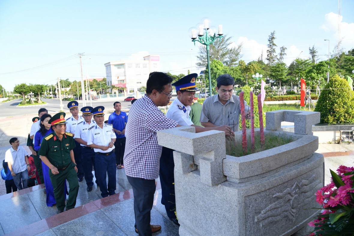 Bộ Tư lệnh Vùng Cảnh sát biển 4 tổ chức chương trình “Cảnh sát biển đồng hành với ngư dân” tại huyện Kiên Lương Bộ Tư lệnh Vùng Cảnh sát biển 4 tổ chức chương trình “Cảnh sát biển đồng hành với ngư dân” tại huyện Kiên Lương