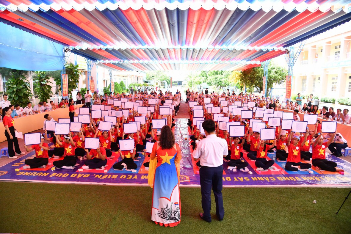 Bộ Tư lệnh Vùng Cảnh sát biển 4 tổ chức chương trình “Cảnh sát biển đồng hành với ngư dân” tại huyện Kiên Lương Bộ Tư lệnh Vùng Cảnh sát biển 4 tổ chức chương trình “Cảnh sát biển đồng hành với ngư dân” tại huyện Kiên Lương