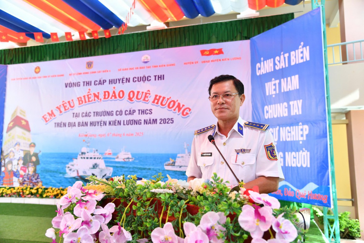 Bộ Tư lệnh Vùng Cảnh sát biển 4 tổ chức chương trình “Cảnh sát biển đồng hành với ngư dân” tại huyện Kiên Lương Bộ Tư lệnh Vùng Cảnh sát biển 4 tổ chức chương trình “Cảnh sát biển đồng hành với ngư dân” tại huyện Kiên Lương