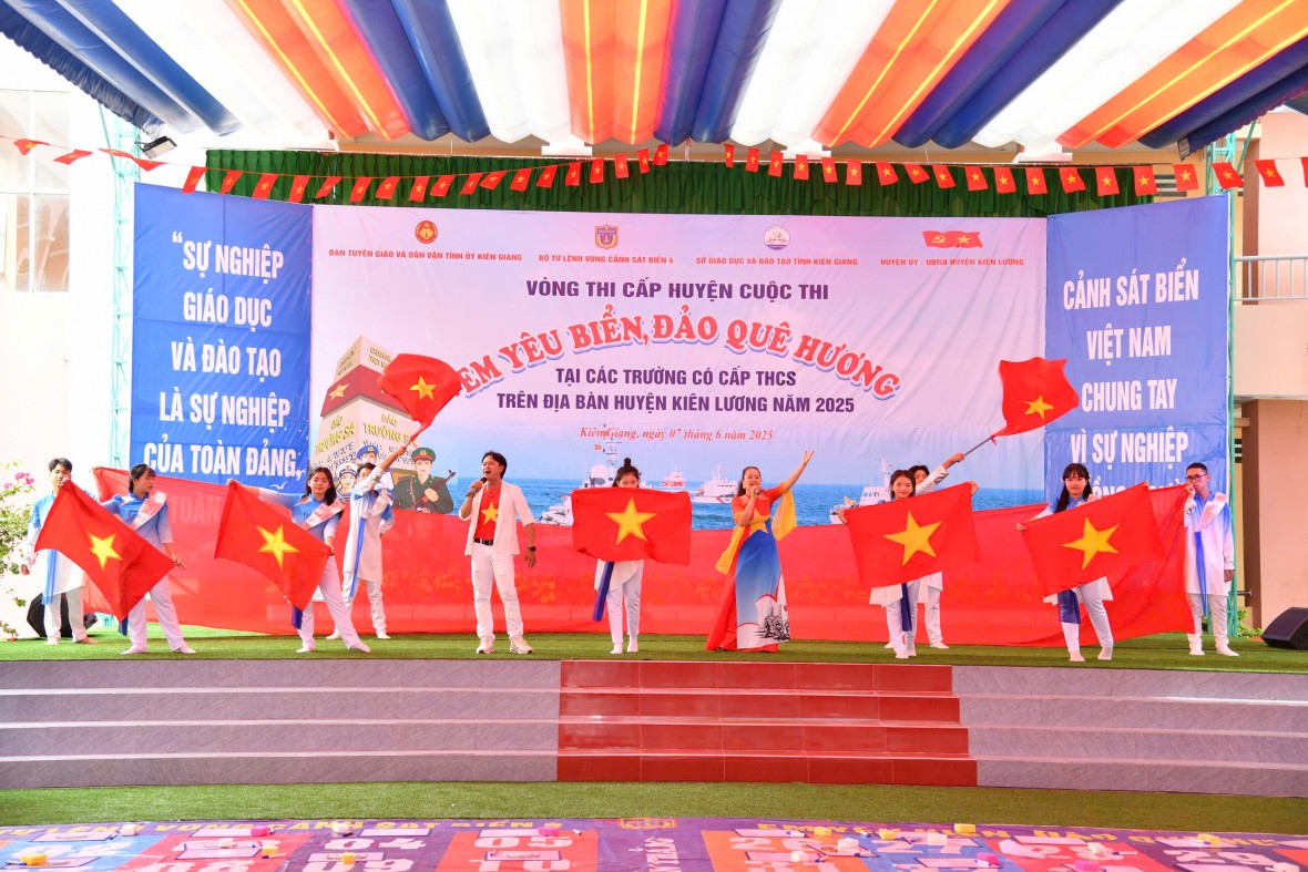 Bộ Tư lệnh Vùng Cảnh sát biển 4 tổ chức chương trình “Cảnh sát biển đồng hành với ngư dân” tại huyện Kiên Lương Bộ Tư lệnh Vùng Cảnh sát biển 4 tổ chức chương trình “Cảnh sát biển đồng hành với ngư dân” tại huyện Kiên Lương