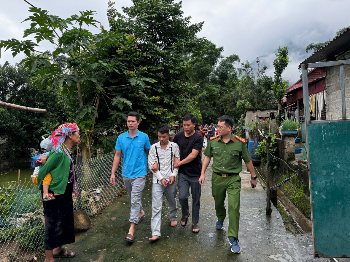 Tranh nhau ghế trong cuộc nhậu,