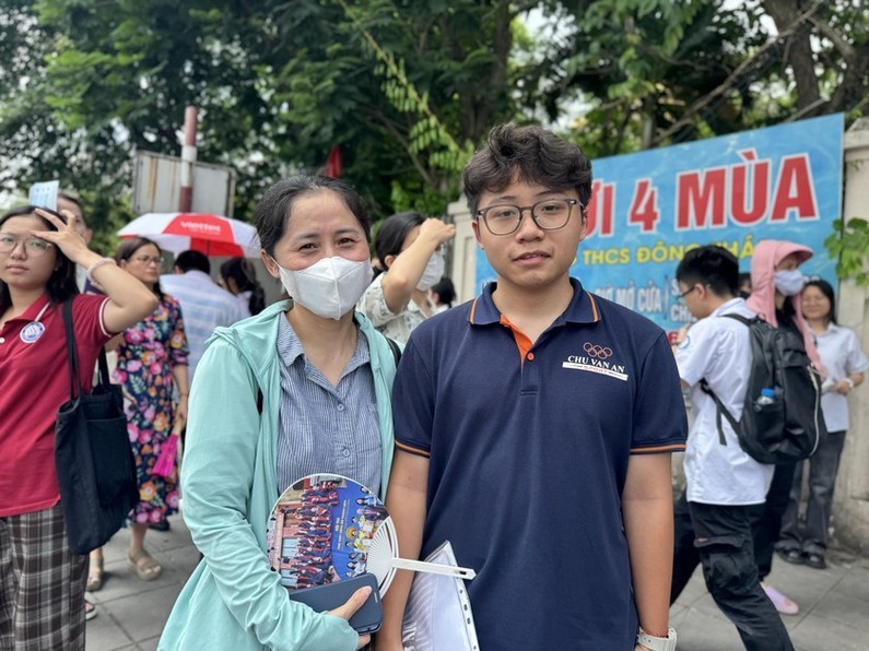 Quán xá Hà Nội quá tải, bội thu trong dịp 