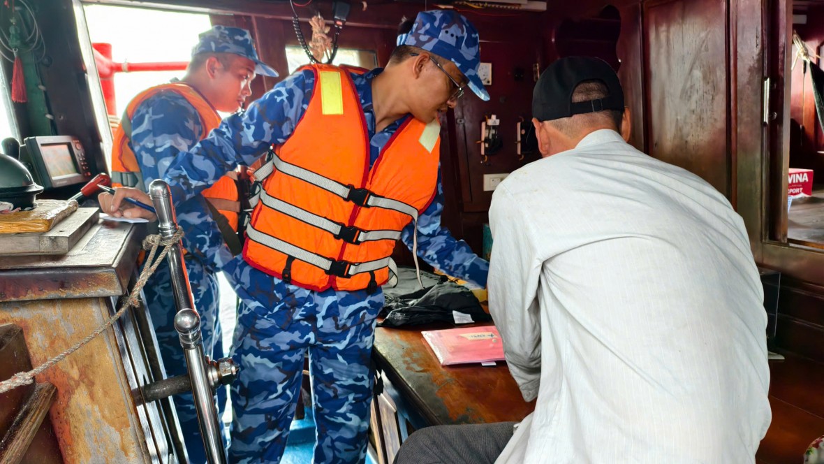 Bộ Tư lệnh Vùng Cảnh sát biển 4 bắt giữ tàu cá vận chuyển trái phép 50.000 lít dầu Diesel (D.O) trên vùng biển Tây Nam