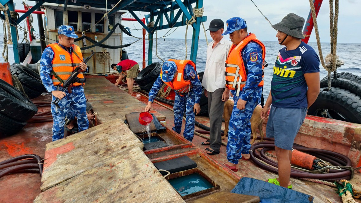 Bộ Tư lệnh Vùng Cảnh sát biển 4 bắt giữ tàu cá vận chuyển trái phép 50.000 lít dầu Diesel (D.O) trên vùng biển Tây Nam