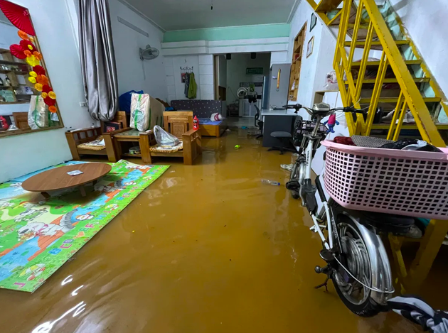 Trận mưa lớn gây ngập lụt một số nhà dân tổ 11, phường Đoàn Kết, thành phố Lai Châu. (Ảnh: Báo Lai Châu) Trận mưa lớn gây ngập lụt một số nhà dân tổ 11, phường Đoàn Kết, thành phố Lai Châu. (Ảnh: Báo Lai Châu)