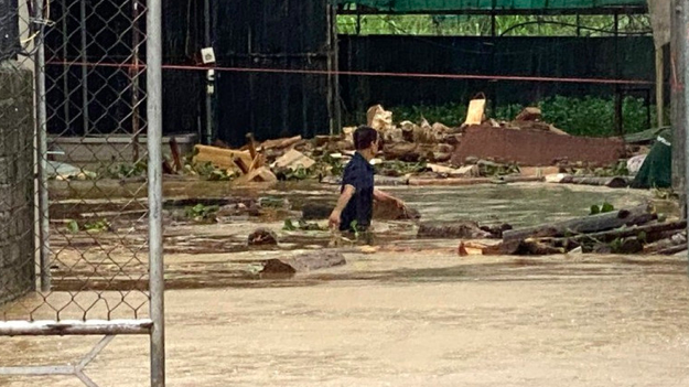 Nhiều tài sản của người dân bị trìm trong biên nước