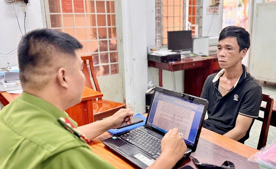 Trên đường công tác về, cán bộ CSGT An Giang cùng người dân tóm gọn đối tượng trộm xe mô tô