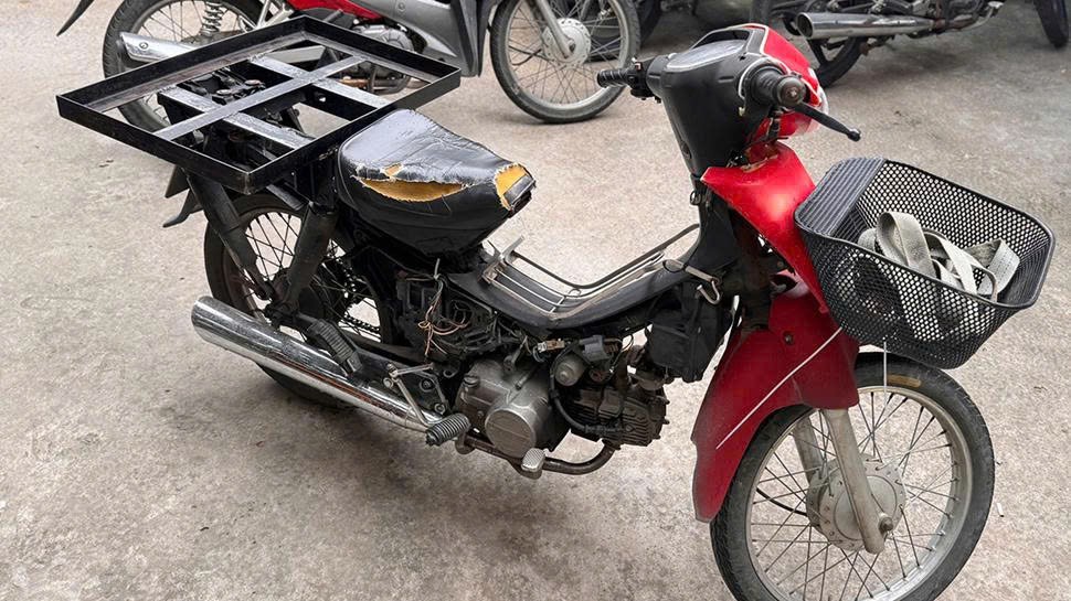 Trên đường công tác về, cán bộ CSGT An Giang cùng người dân tóm gọn đối tượng trộm xe mô tô