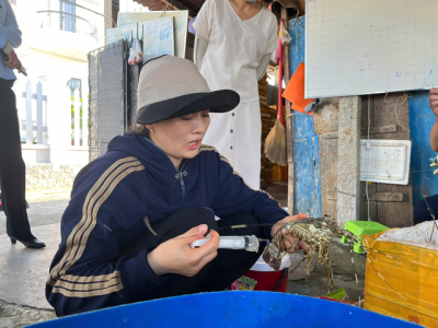 Bà N.T.X. bơm tạp chất thạch rau câu vào 45kg tôm hùm đã chết