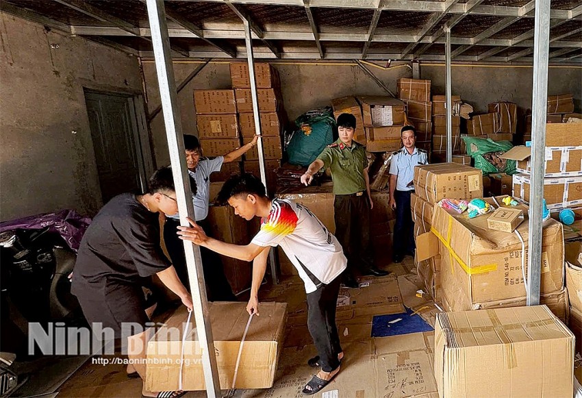 lượng lớn đồ chơi trẻ em không rõ nguồn gốc, xuất xứ.