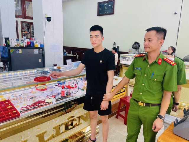 Quảng Ninh: Bắt đối tượng đột nhập nhà dân, phá két sắt lấy trộm vàng