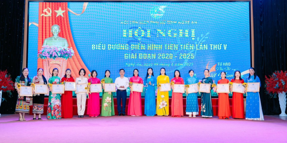 Hội nghị đã tôn vinh, biểu dương 30 tập thể xuất sắc trong phong trào thi đua yêu nước giai đoạn 2020 - 2025.