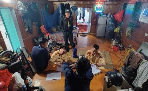 Đấu tranh, làm rõ phương thức, thủ đoạn của đối tượng khai thác cát trái phép. Ảnh: CACC