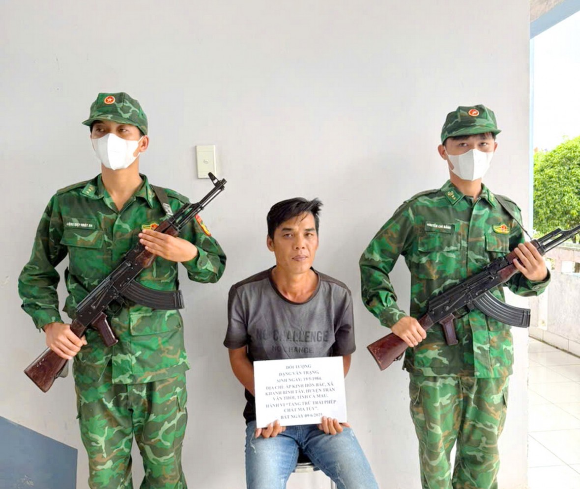 Cà Mau: Đồn Biên phòng Khánh Hội bắt giữ đối tượng tàng trữ trái phép chất ma túy Cà Mau: Đồn Biên phòng Khánh Hội bắt giữ đối tượng tàng trữ trái phép chất ma túy