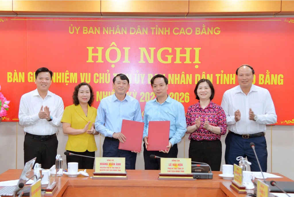 Cao Bằng: Hội nghị bàn giao nhiệm vụ Chủ tịch UBND tỉnh nhiệm kỳ 2021 - 2026