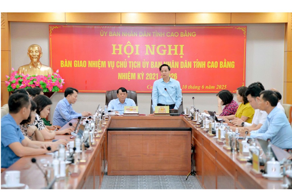 Cao Bằng: Hội nghị bàn giao nhiệm vụ Chủ tịch UBND tỉnh nhiệm kỳ 2021 - 2026