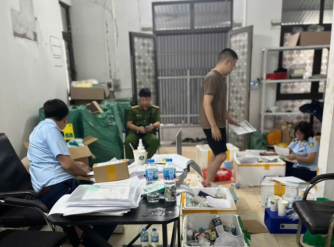 Kiểm tra, xử phạt 4 cơ sở kinh doanh mỹ phẩm nhập lậu