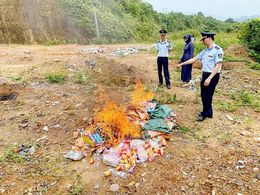 Phát hiện hơn 3.000 sản phẩm dành cho trẻ em không rõ nguồn gốc