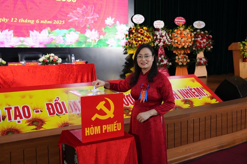 Ủy viên BCH Đảng Bộ, Phó Tổng Biên tập Vũ Hồng Thúy