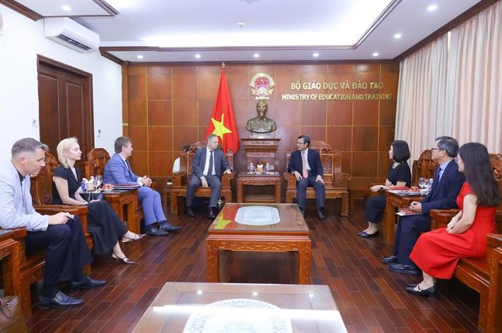 Mỗi năm, Liên bang Nga dành cho Việt Nam 1.000 suất học bổng