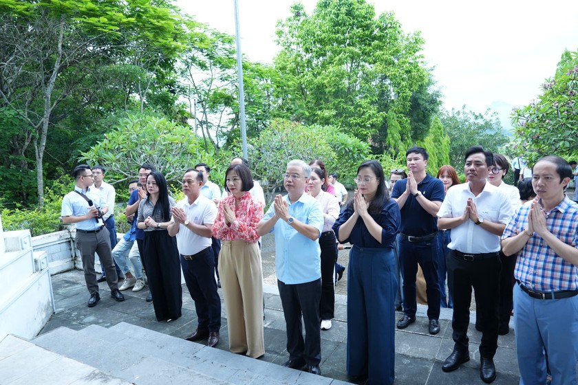 Đảng bộ Báo Pháp luật Việt Nam sinh hoạt chuyên đề tại Khu di tích lịch sử Bộ Tư pháp