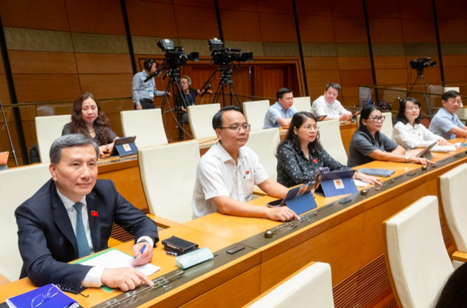 Các đại biểu Quốc hội bấm nút thông qua Luật Thuế tiêu thụ đặc biệt sửa đổi (Ảnh: Phạm Thắng). Các đại biểu Quốc hội bấm nút thông qua Luật Thuế tiêu thụ đặc biệt sửa đổi (Ảnh: Phạm Thắng).