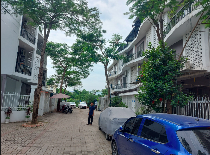 Đây là những căn biệt thự liền kề đã được bàn giao cho cư dân tại giai đoạn 1 của Dự án Khu đô thị mới Nam 32.