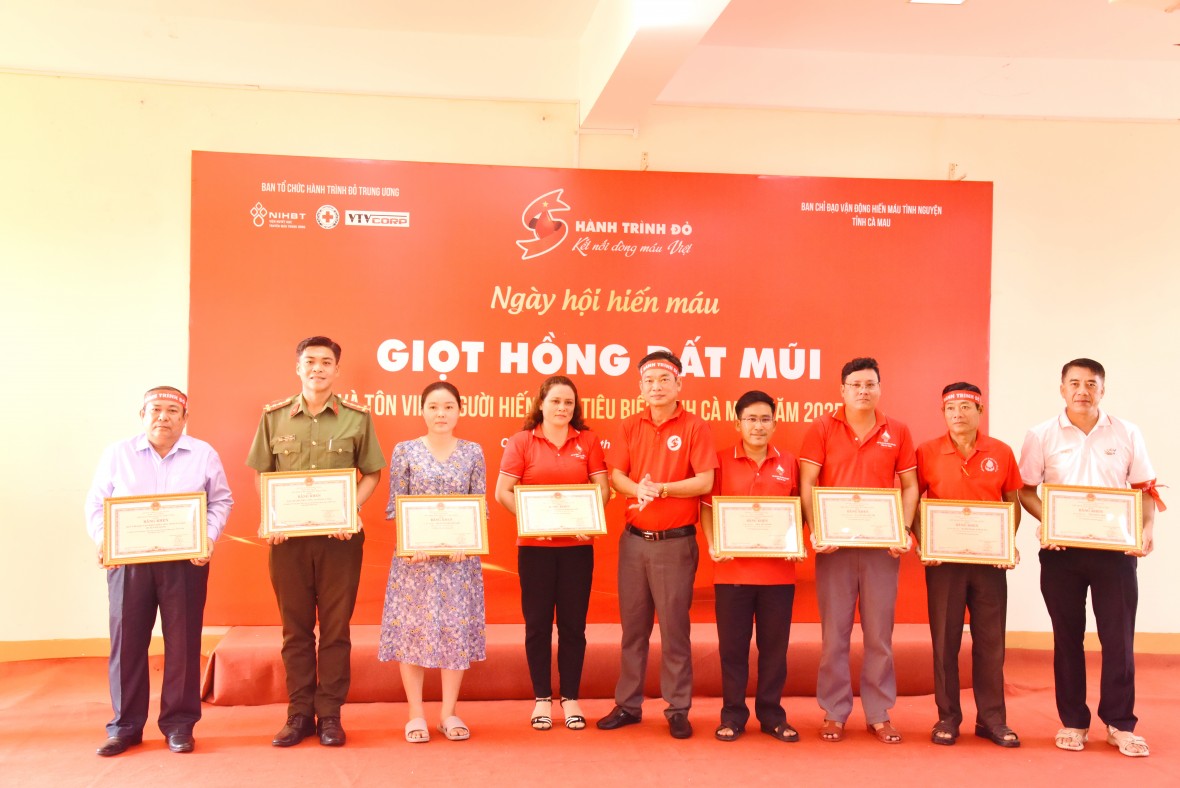 Cà Mau: Lan tỏa Hành trình Đỏ kết nối những dòng máu Việt Cà Mau: Lan tỏa Hành trình Đỏ kết nối những dòng máu Việt