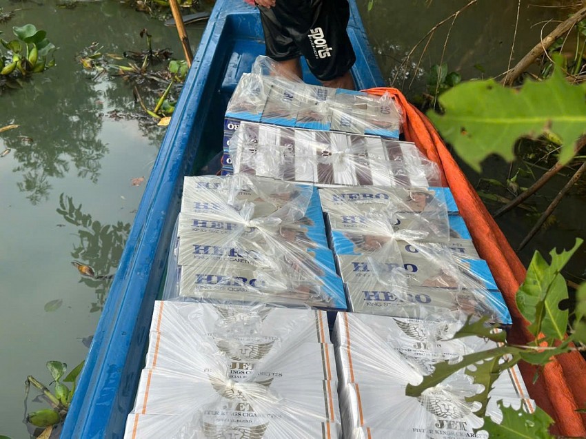 BĐBP Long An bắt giữ đối tượng vận chuyển 6000 bao thuốc lá ngoại qua biên giới BĐBP Long An bắt giữ đối tượng vận chuyển 6000 bao thuốc lá ngoại qua biên giới