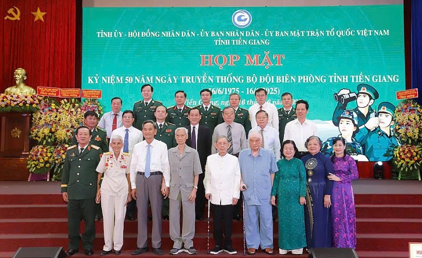 Tiền Giang: Họp mặt kỷ niệm 50 năm ngày Truyền thống Bộ đội Biên phòng Tiền Giang: Họp mặt kỷ niệm 50 năm ngày Truyền thống Bộ đội Biên phòng