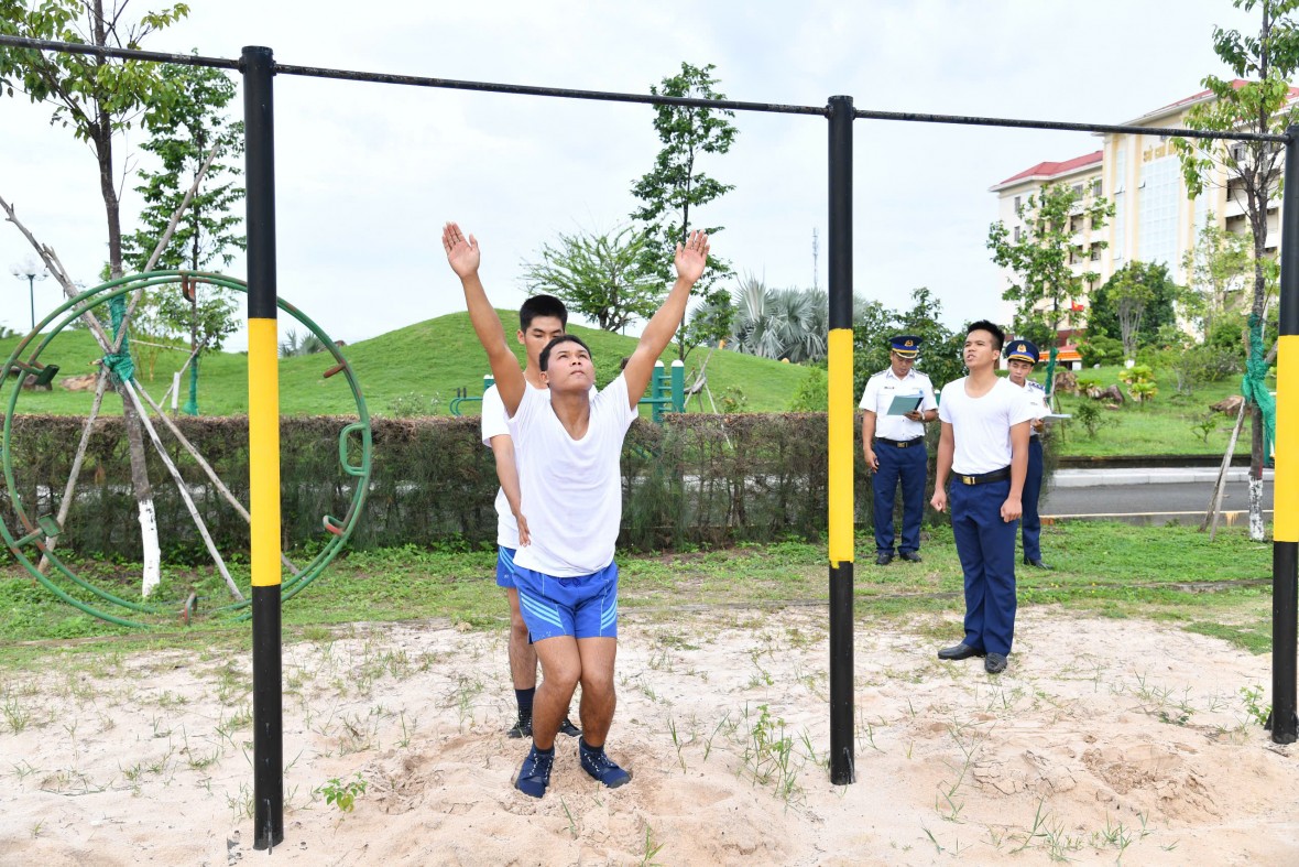 Bộ Tư lệnh Vùng Cảnh sát biển 4: Nâng cao trình độ của cán bộ trong huấn luyện điều lệnh, thể dục thể thao