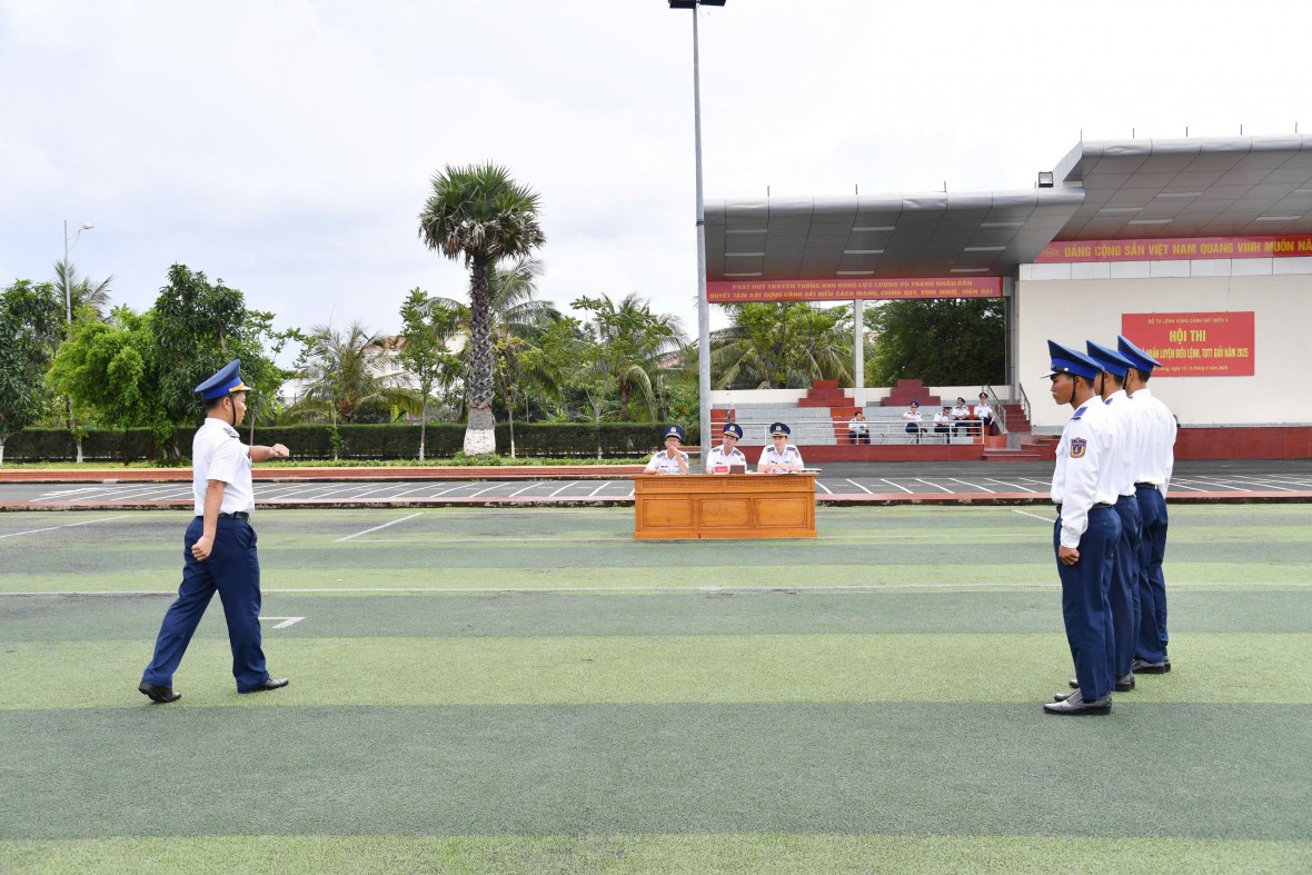 Bộ Tư lệnh Vùng Cảnh sát biển 4: Nâng cao trình độ của cán bộ trong huấn luyện điều lệnh, thể dục thể thao