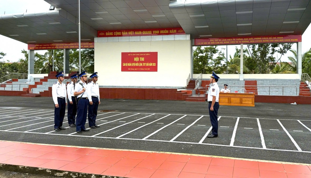 Bộ Tư lệnh Vùng Cảnh sát biển 4: Nâng cao trình độ của cán bộ trong huấn luyện điều lệnh, thể dục thể thao