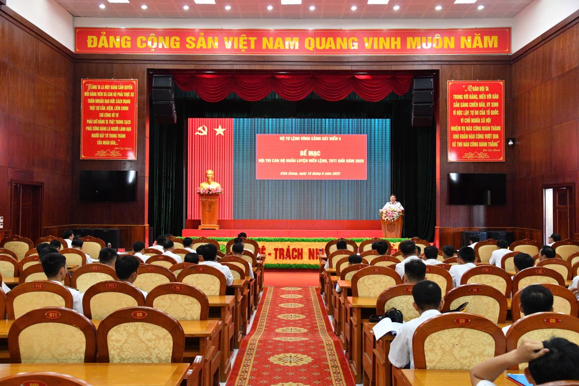 Bộ Tư lệnh Vùng Cảnh sát biển 4: Nâng cao trình độ của cán bộ trong huấn luyện điều lệnh, thể dục thể thao