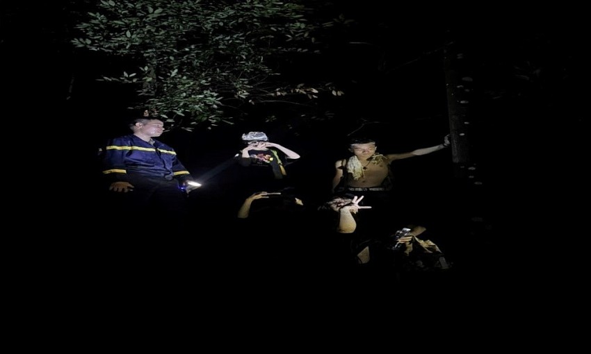 Lực lượng Cảnh sát PCCC&CNCH giải cứu nhóm 05 người bị mắc kẹt trong núi Hàm Lợn ngày 17/5/2025 vừa qua.