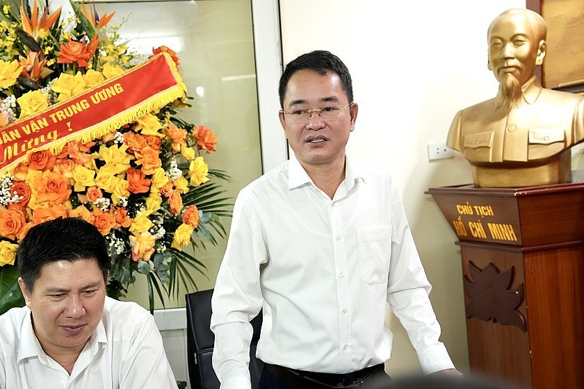 Phó Trưởng ban Thường trực Ban Tuyên giáo và Dân vận Trung ương Lại Xuân Môn chúc mừng Báo Pháp luật Việt Nam