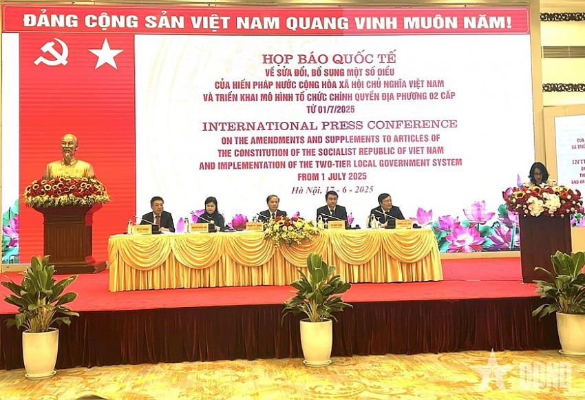  Quang cảnh buổi họp báo.