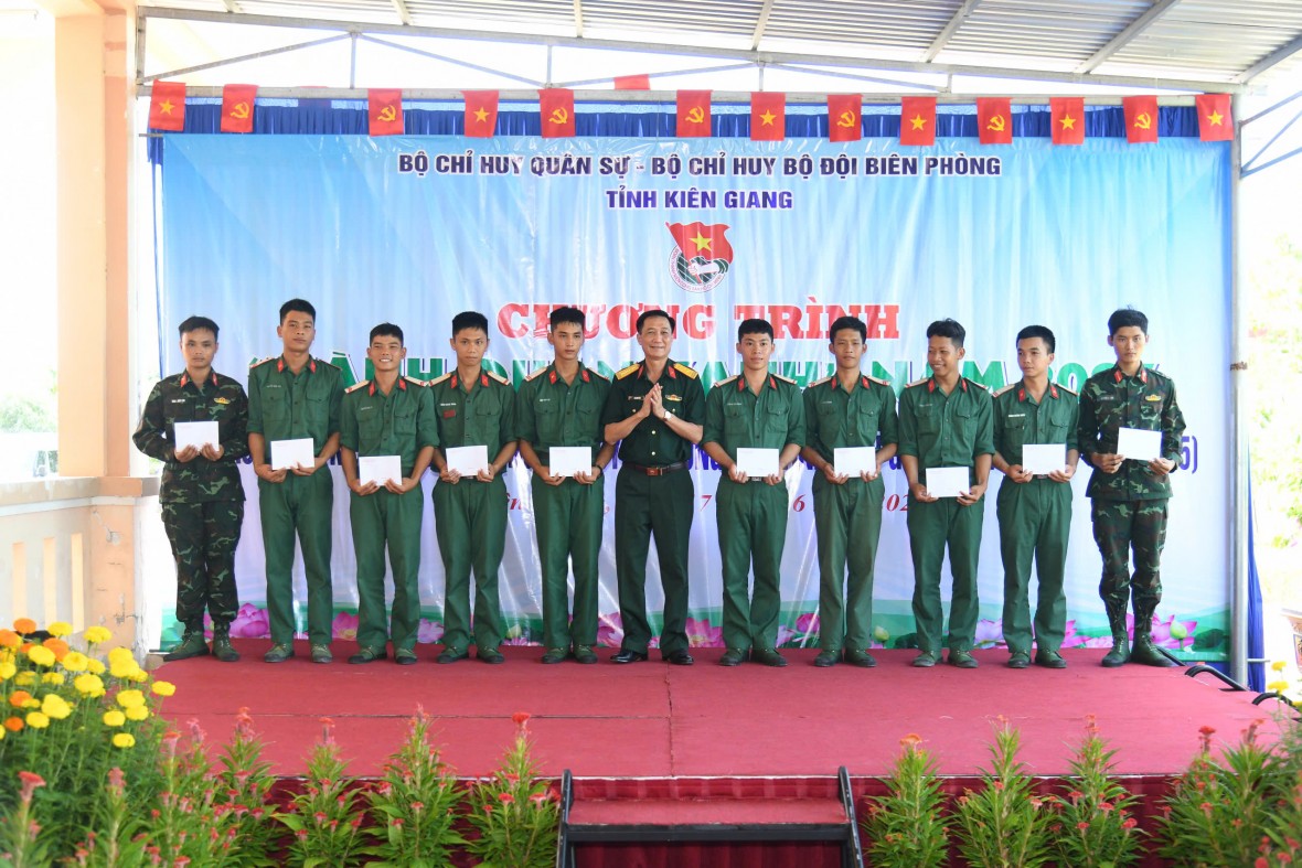 Bộ CHQS tỉnh Kiên Giang ra quân Chương trình “Hành quân xanh” năm 2025