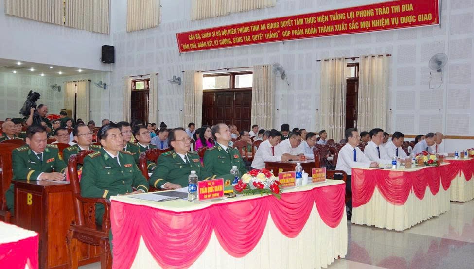 Bộ Chỉ huy Bộ đội Biên phòng tỉnh An Giang long trọng tổ chức Lễ đón nhận Huân chương chiến công hạng Nhì Bộ Chỉ huy Bộ đội Biên phòng tỉnh An Giang long trọng tổ chức Lễ đón nhận Huân chương chiến công hạng Nhì