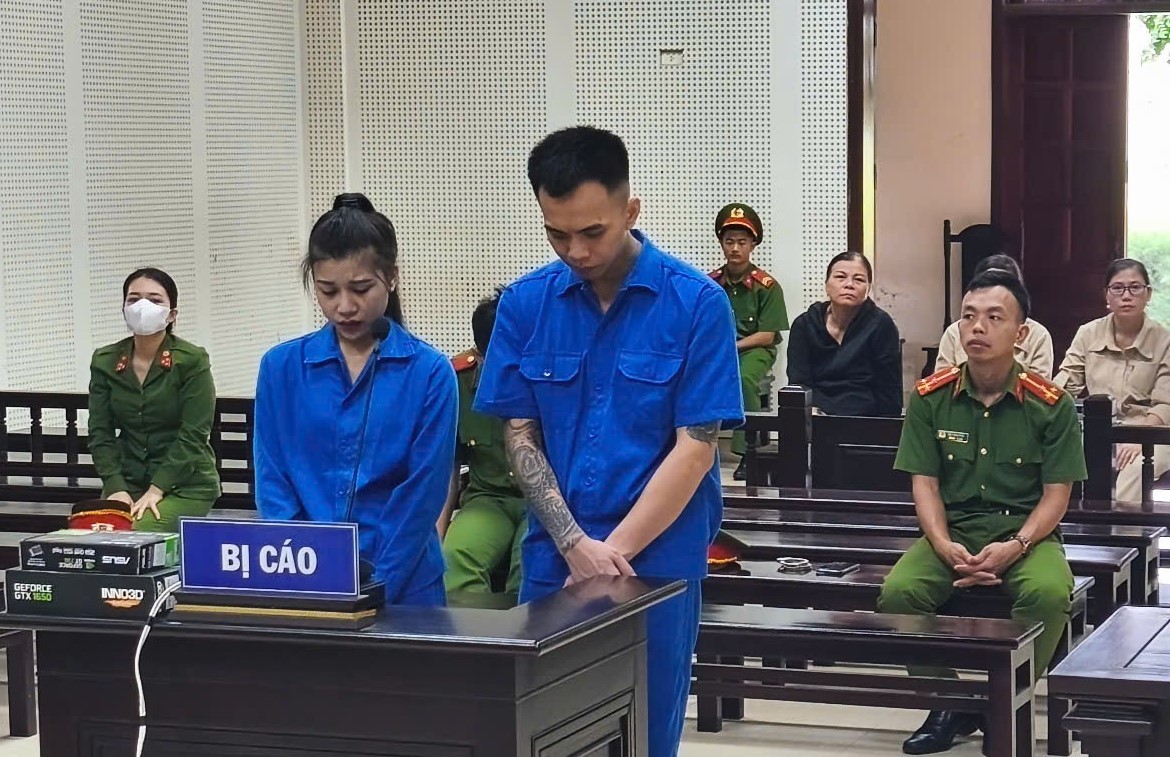 Cặp đôi sống chung tái phạm ma túy, lĩnh tổng cộng 24 năm tù Cặp đôi sống chung tái phạm ma túy, lĩnh tổng cộng 24 năm tù