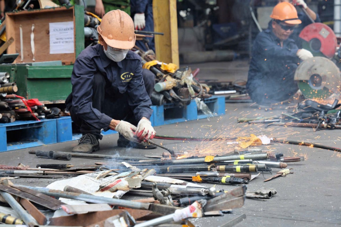 Nam Định: Tiêu hủy 1.797 vũ khí, vật liệu nổ và công cụ hỗ trợ