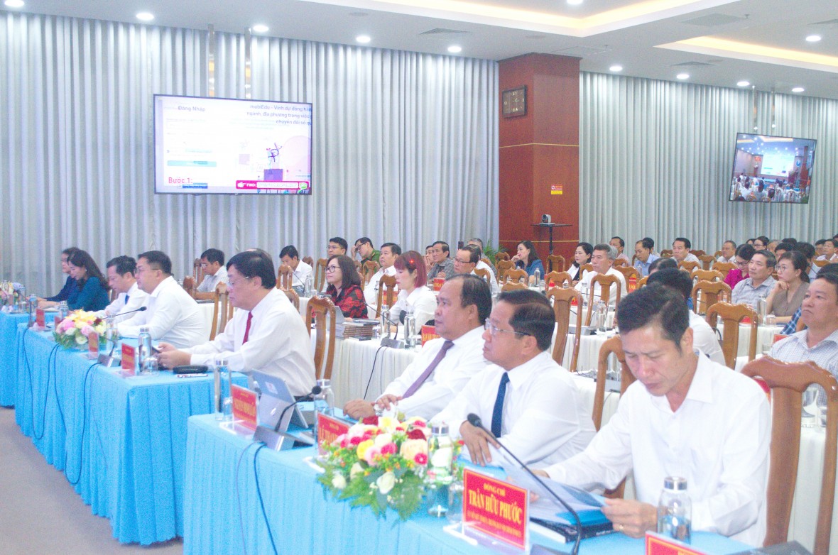 Cà Mau phát động Phong trào “Bình dân học vụ số” và tọa đàm về trí tuệ nhân tạo