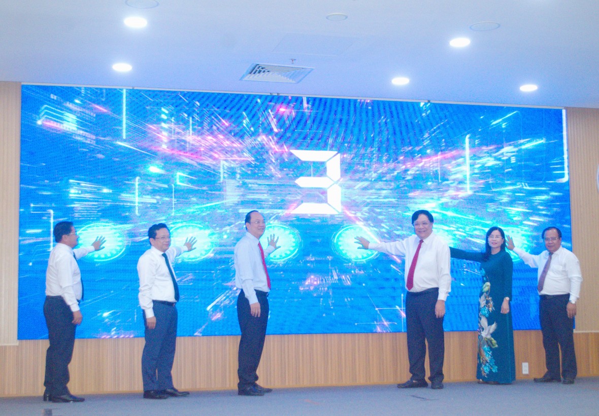 Cà Mau phát động Phong trào “Bình dân học vụ số” và tọa đàm về trí tuệ nhân tạo