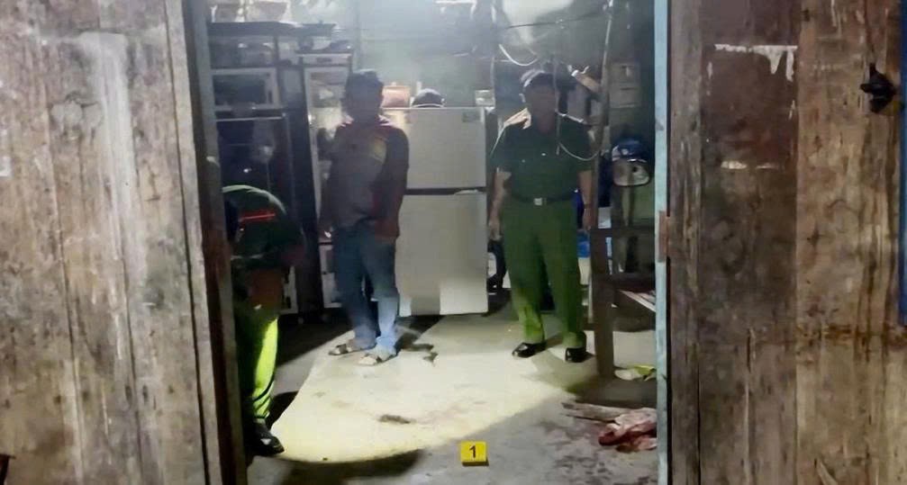 Bị chó nhà hàng xóm cắn, nam thanh niên ở An Giang chém cha con người hàng xóm thương vong