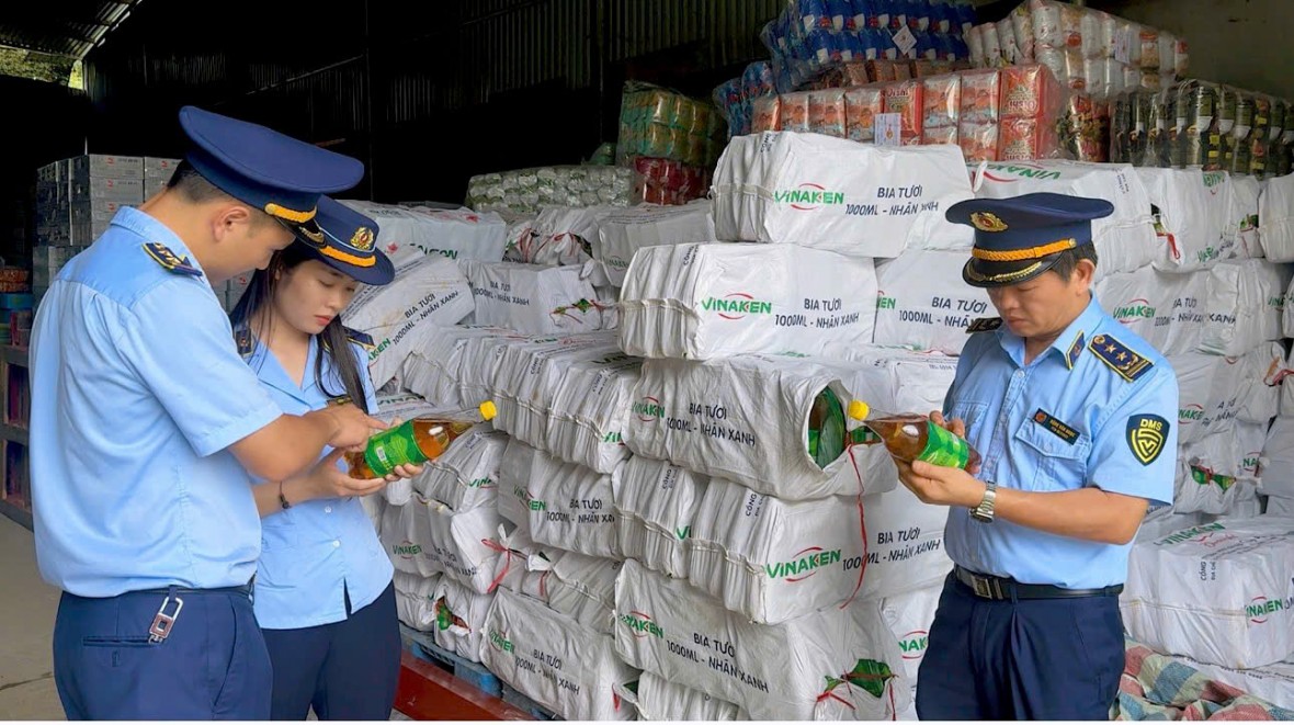                          Ông Đặng Văn Ngọc- Chi Cục trưởng trực tiếp kiểm tra giám sát